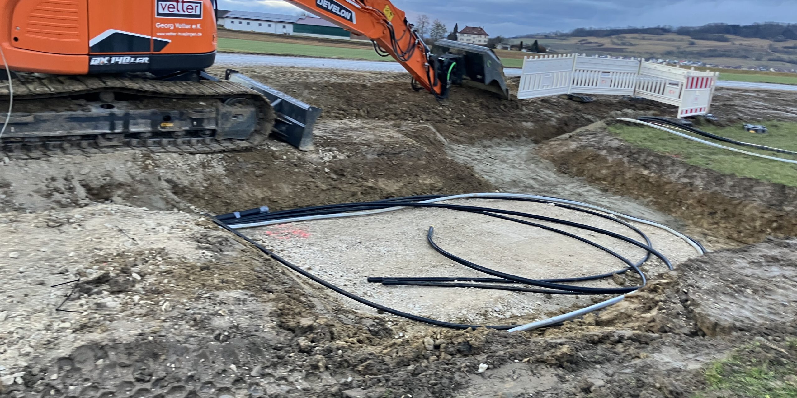 Vorrätzen Bau Lagerflächen und Mittelspannungsleitungen