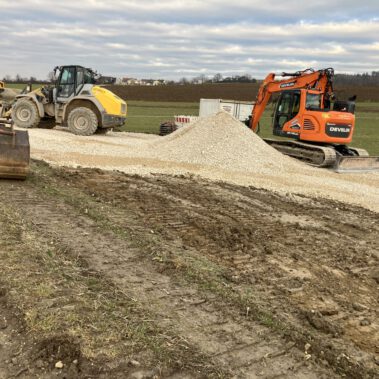 Vorrätzen Bau Lagerflächen und Mittelspannungsleitungen