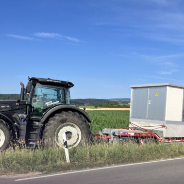 Lieferung und Aufstellung Trafostationen im Park Vorräzen