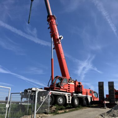 Lieferung und Aufstellung Trafostationen im Park Vorräzen