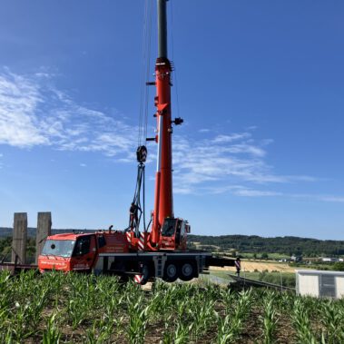 Lieferung und Aufstellung Trafostationen im Park Vorräzen
